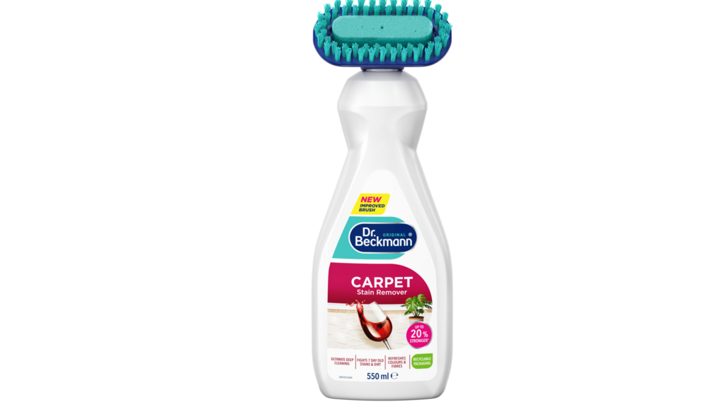 Dr.&nbsp;Beckmann Carpet Stain Remover -pullo 550 ml turkoosilla harjalla mustalla taustalla.