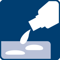 [Translate to Switzerland German:] Einige Spritzer auf die kalte Oberfläche geben.