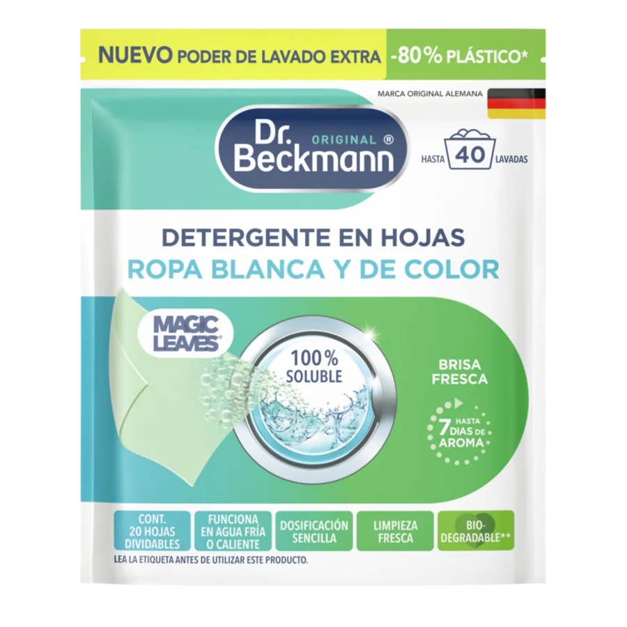 Detergente en hojas ropa blanca y de color