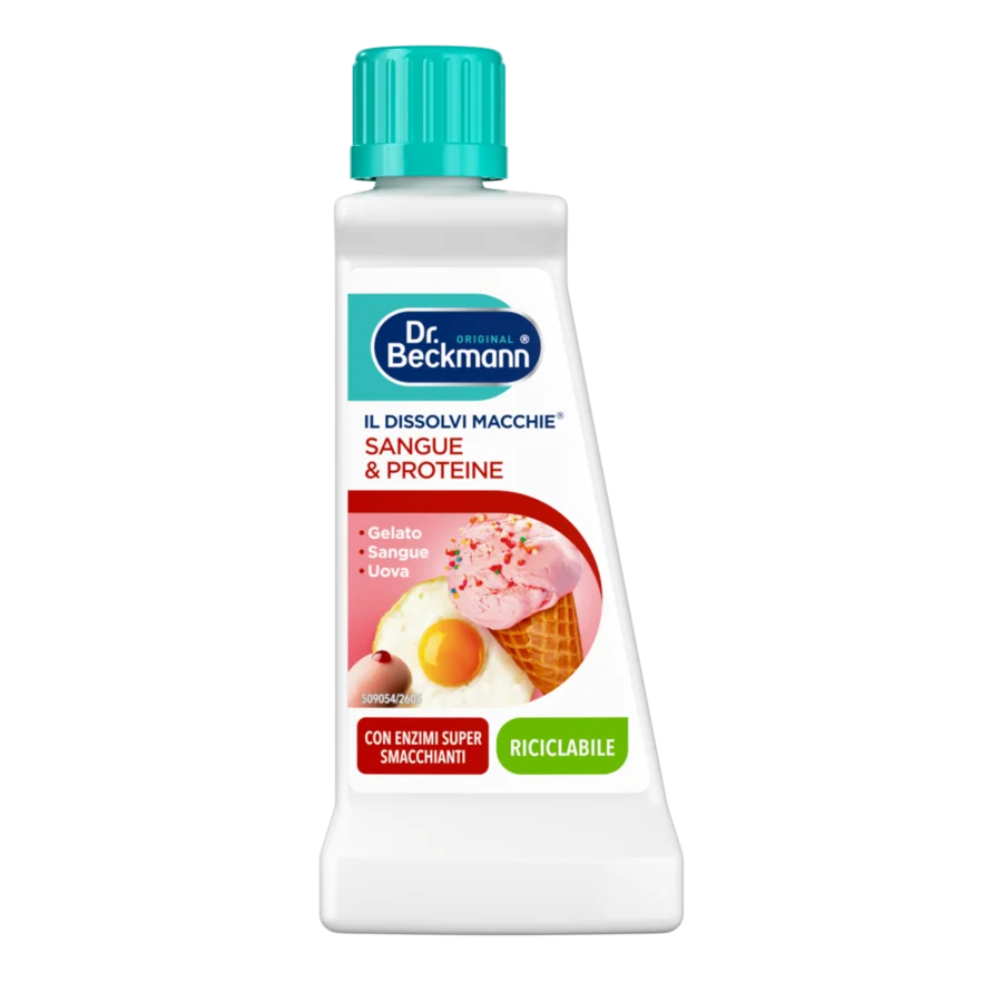 Il Dissolvi Macchie Sangue & Proteine – Bottiglia di plastica bianca con tappo turchese, etichetta rossa e rosa con immagini di cibo e testo italiano.