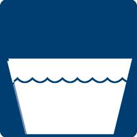 [Translate to Netherlands:] Los 50 g (iets vollere 2 eetlepels) volledig op in 4 l heet water. Voor hardnekkige vlekken, 75 g (iets vollere 3 eetlepels) toevoegen.   Doe het wasgoed losjes in het water en laat het tot 1 uur (gekleurd textiel) of tot 6 uur (wit wasgoed) intrekken. Goed wassen of spoelen.