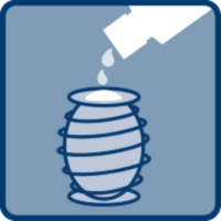 [Translate to French:] Appuyez sur l’éponge verte à maille vers le bas avant de remplir la boule sèche-linge de parfum de linge. Ajouter ensuite 2 à 3 ou 4 à 5 pressions en fonction de l’intensité souhaitée. 