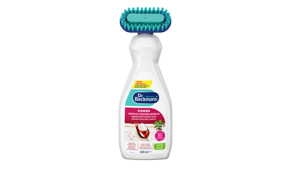 Dr.&nbsp;Beckmann Power Teppich Flecken-Bürste, 650ml Flasche mit türkisfarbenem Bürstenkopf auf schwarzem Hintergrund.