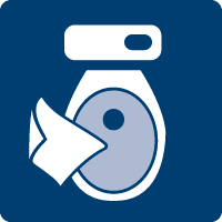 [Translate to German:] Ein Blatt in das Standwasser der Toilette geben.